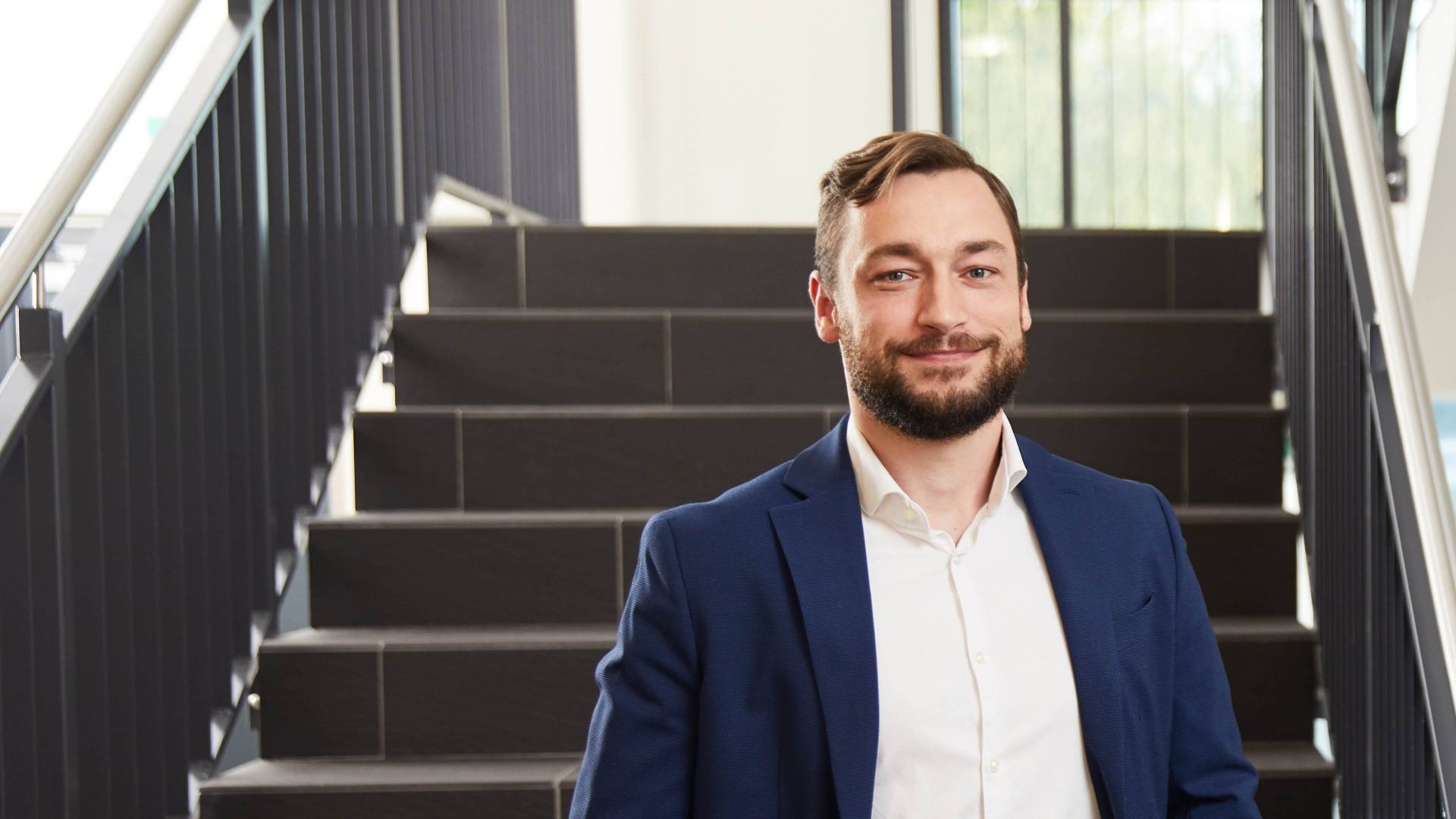 Sebastian im Stiegenhaus